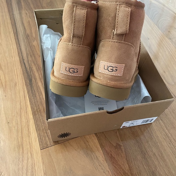 UGG Classic Mini II Genuine Shearling Lined Boot - Picture 2 of 10